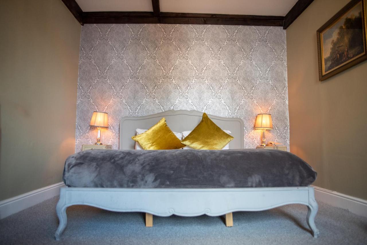 Hotel The Oak House Axbridge Exteriér fotografie A bedroom at the hotel
