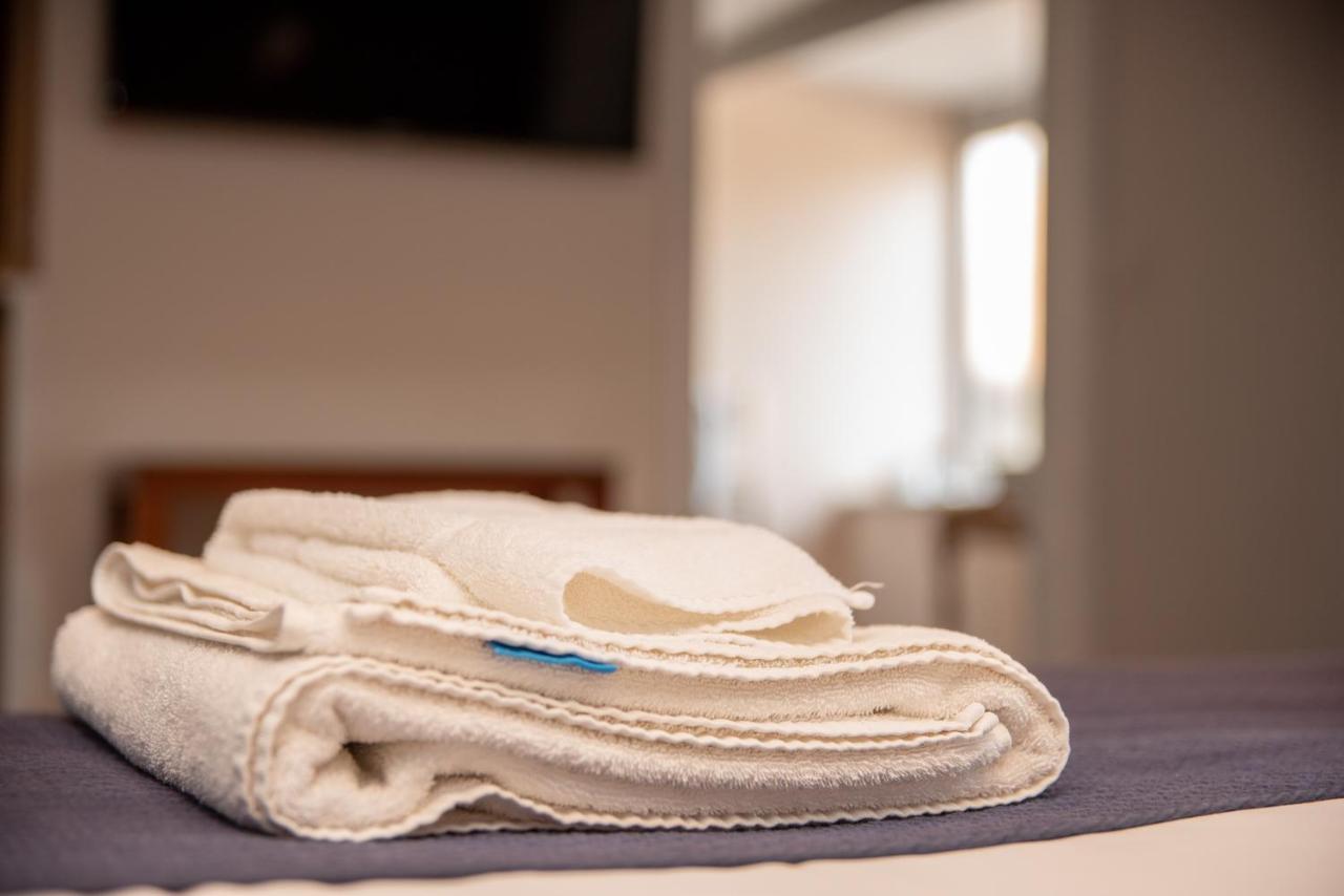 Hotel The Oak House Axbridge Exteriér fotografie A folded bath sheet