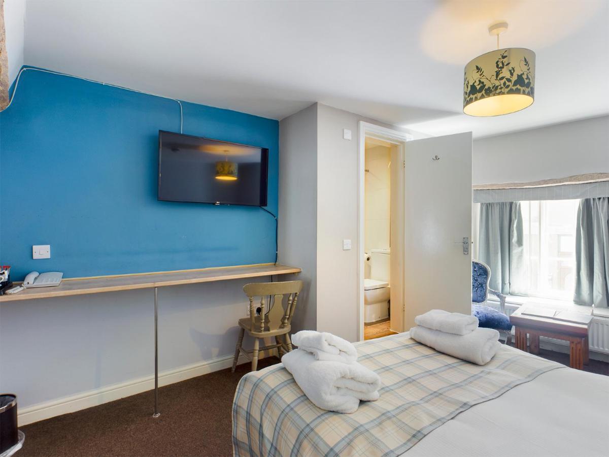 Hotel The Oak House Axbridge Exteriér fotografie A room at the hotel