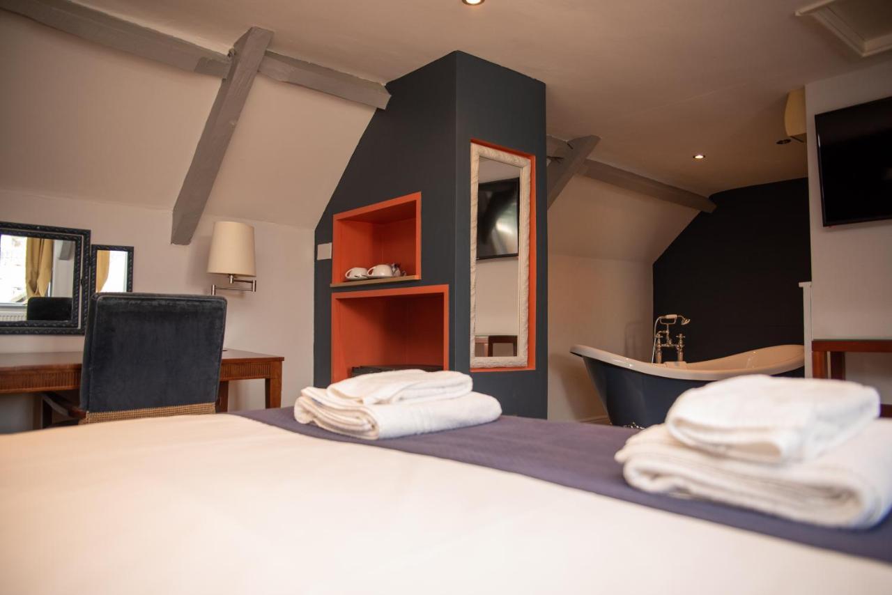 Hotel The Oak House Axbridge Exteriér fotografie A room at the hotel